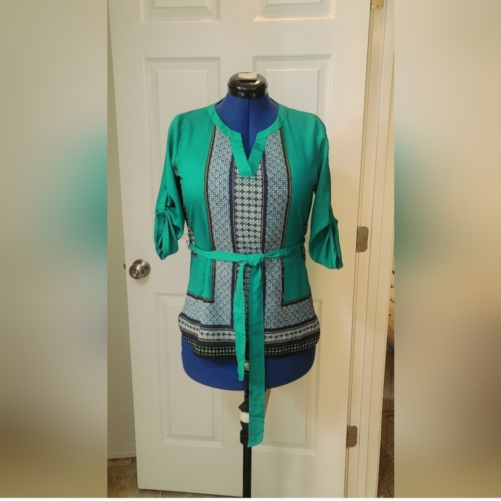 Green Printed V Neck Tailored Fit Blouse